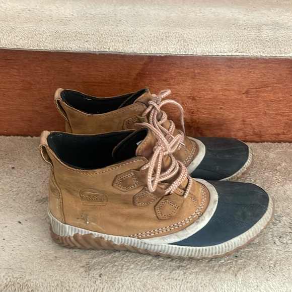 Sorel Shoes - SOREL Out’N About Lace, Waterproof, Patent Leather Real Rubb Women Boots Size 7